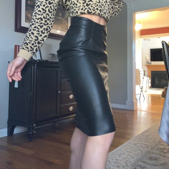 Leather skirt - Picture 3 of 5